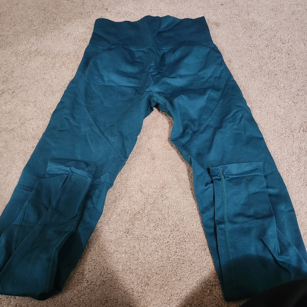 Amazon Essentials Teal Leggings And Sports Bra Bundle